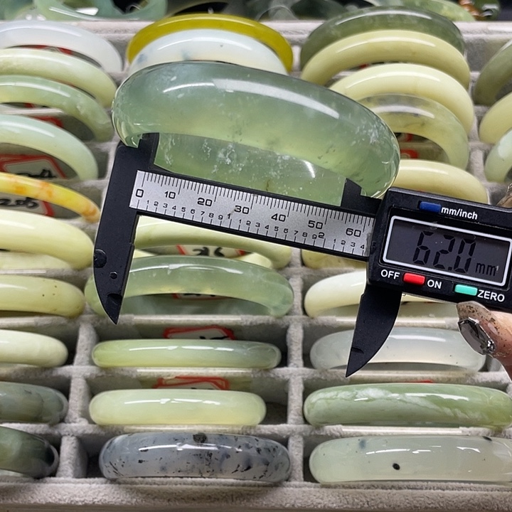 蛇纹石玉未镶嵌手镯215