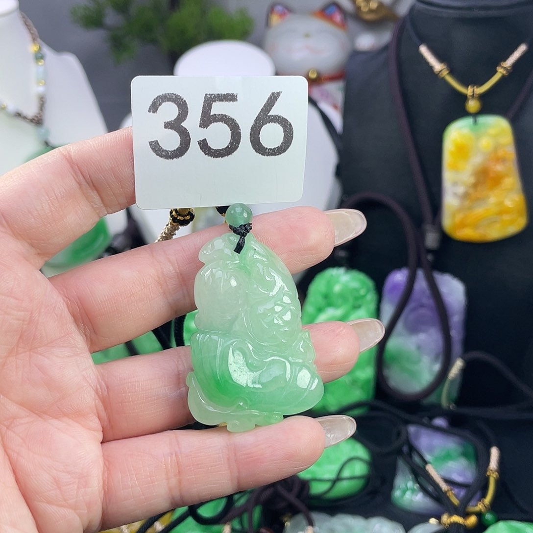 翡翠未镶嵌吊坠(赠链)