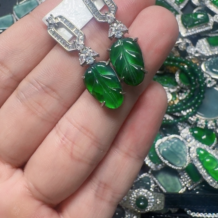 翡翠未镶嵌颈饰天然A货翡翠放漏