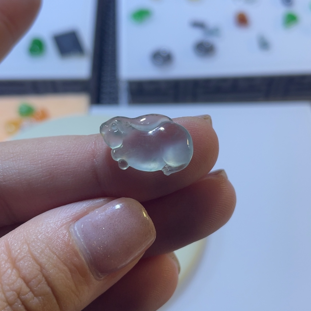 颈饰未镶嵌翡翠兔子