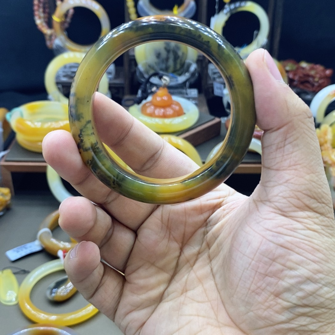 石英质玉（黄龙玉）未镶嵌手镯