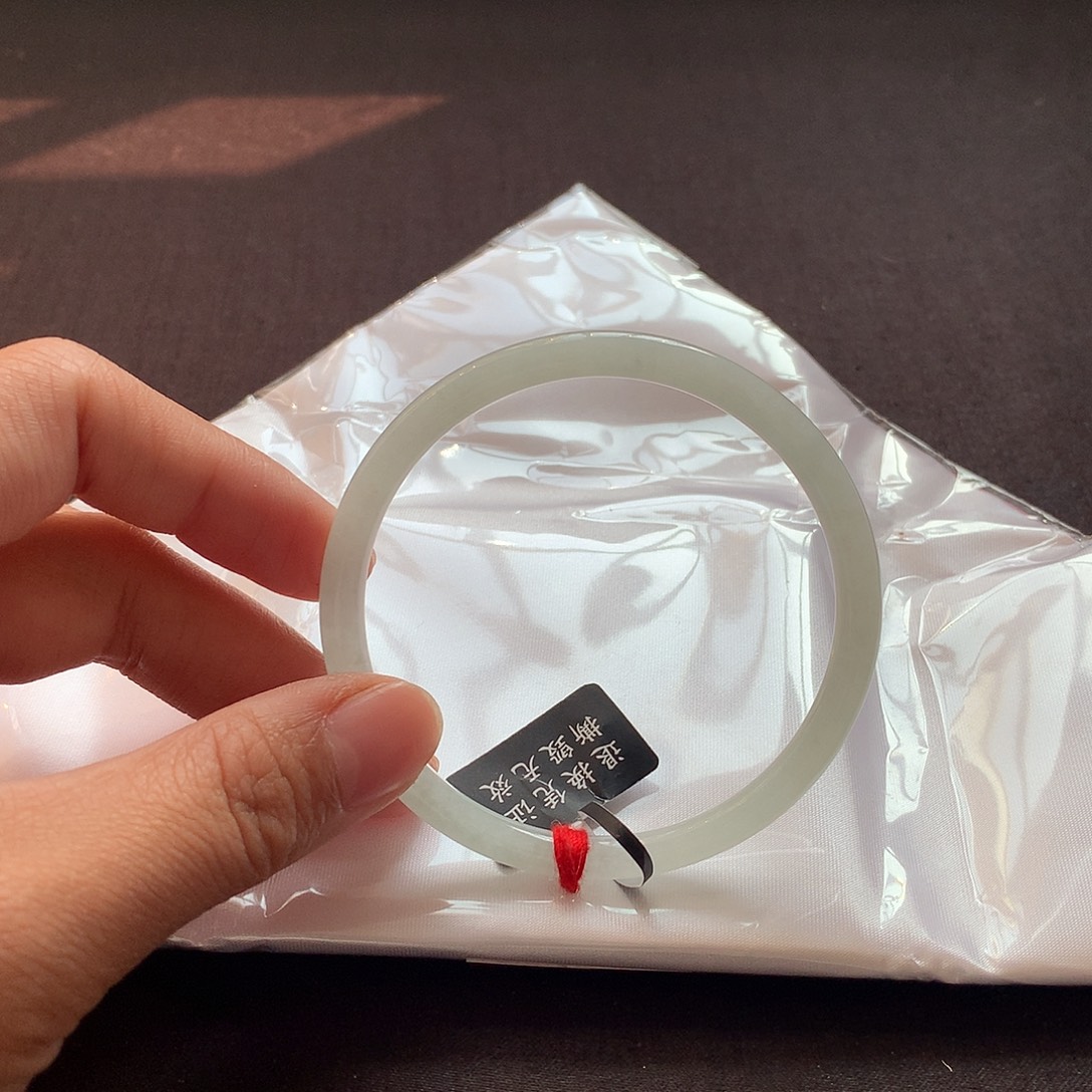 翡翠未镶嵌手镯56完美