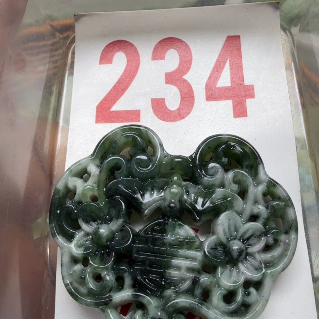 透闪石-蛇纹石玉吊坠未镶嵌