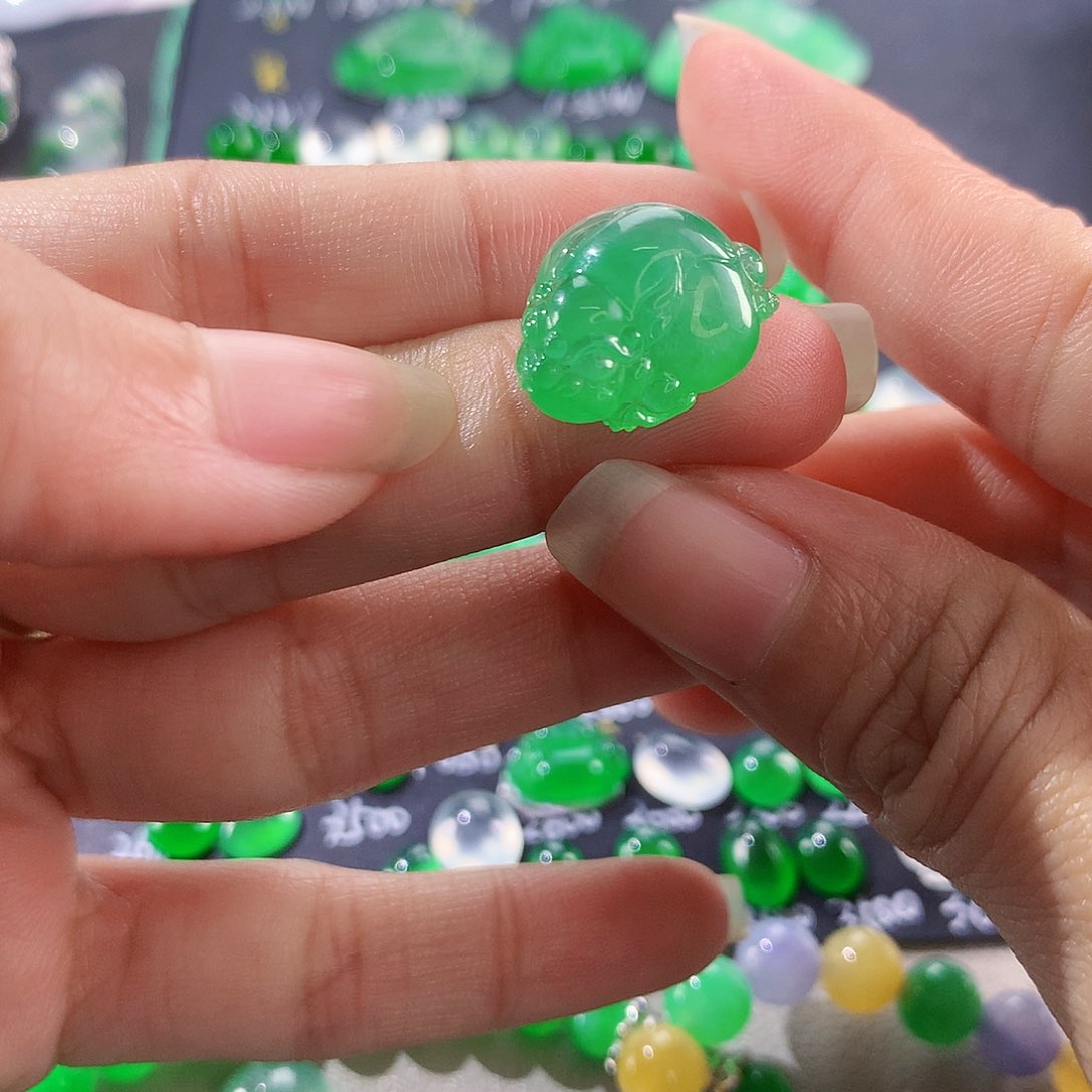 【闪购商品】翡翠颈饰未镶嵌木那金蟾