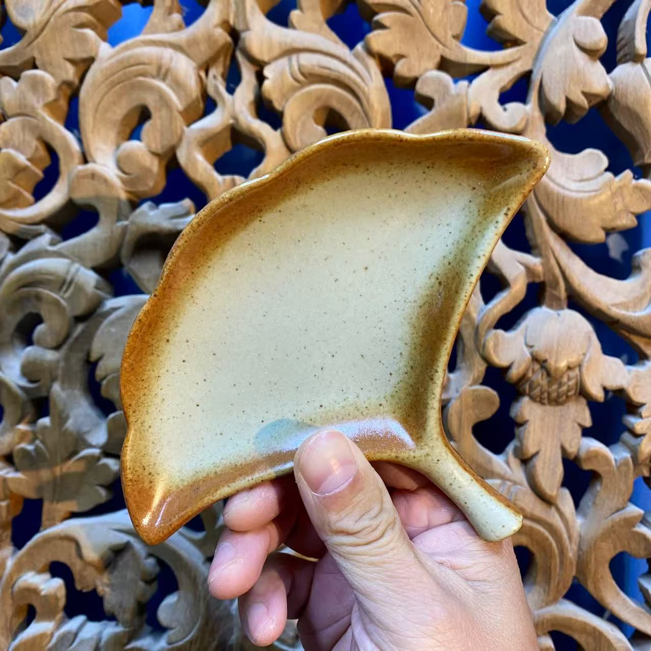 高颜值粗陶银杏叶醋碟