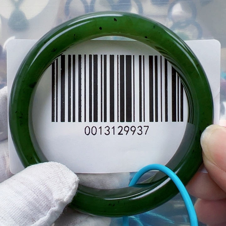 和田玉未镶嵌手镯包容56