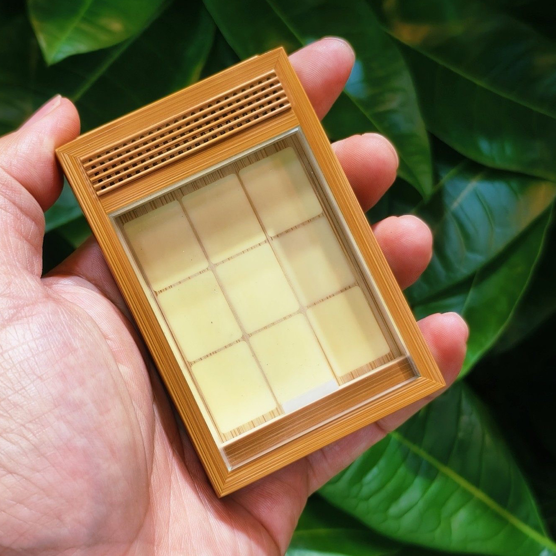 海派名家曹自康音箱款黄蛉盒内镶嵌老密胺背板葫芦皮92*60*21