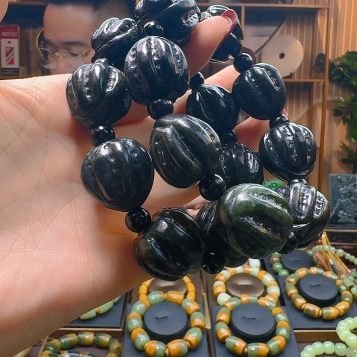 和田玉颈饰未镶嵌