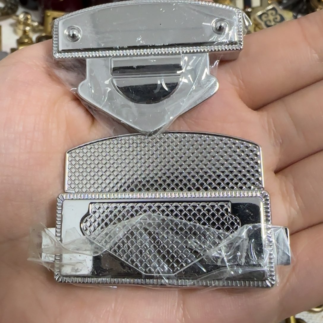 银色包锁15元2个.