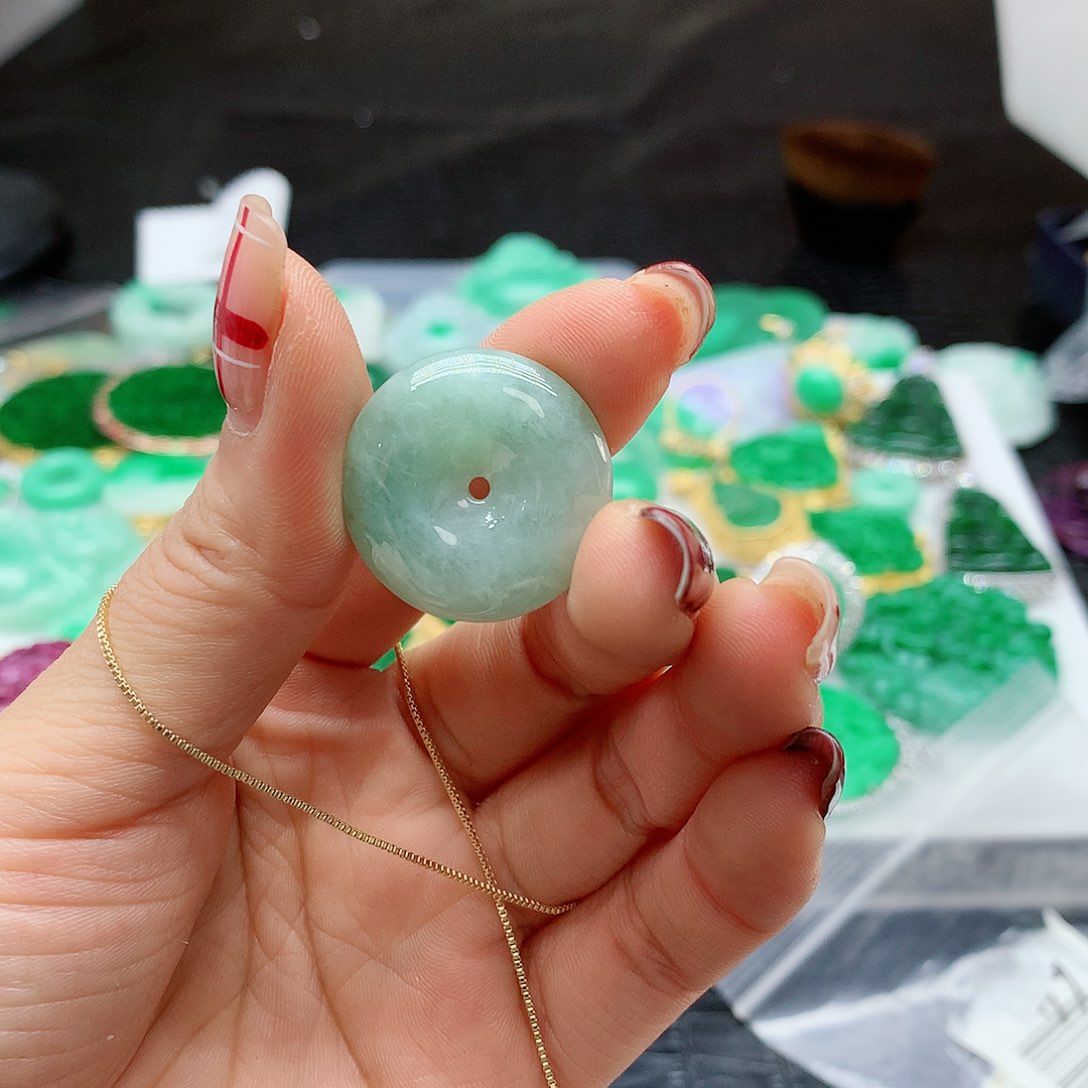 【闪购商品】翡翠吊坠(赠链)未镶嵌