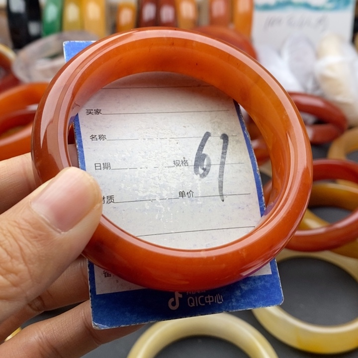 未镶嵌手镯石英质玉