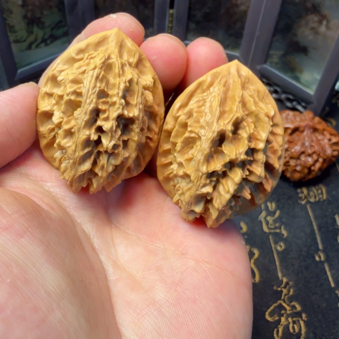 文玩核桃吊坠野核龙纹金刚35