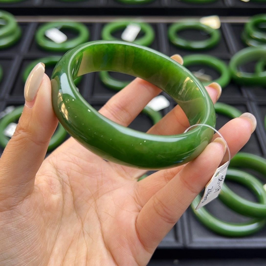 和田玉（碧玉）未镶嵌手镯