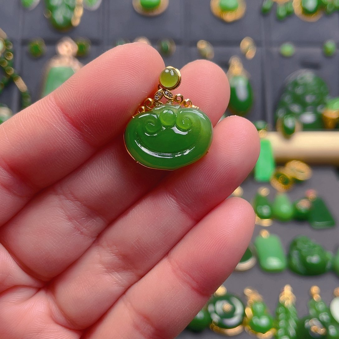 和田玉吊坠(不含链)18K金镶嵌1480