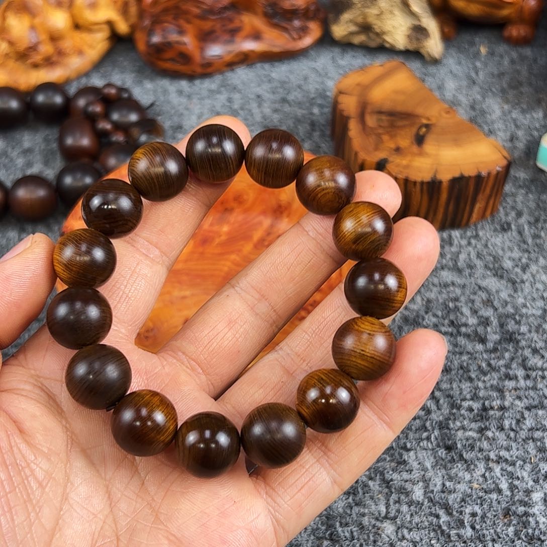 柏木与**同太行崖柏15五灵脂，绿色手串