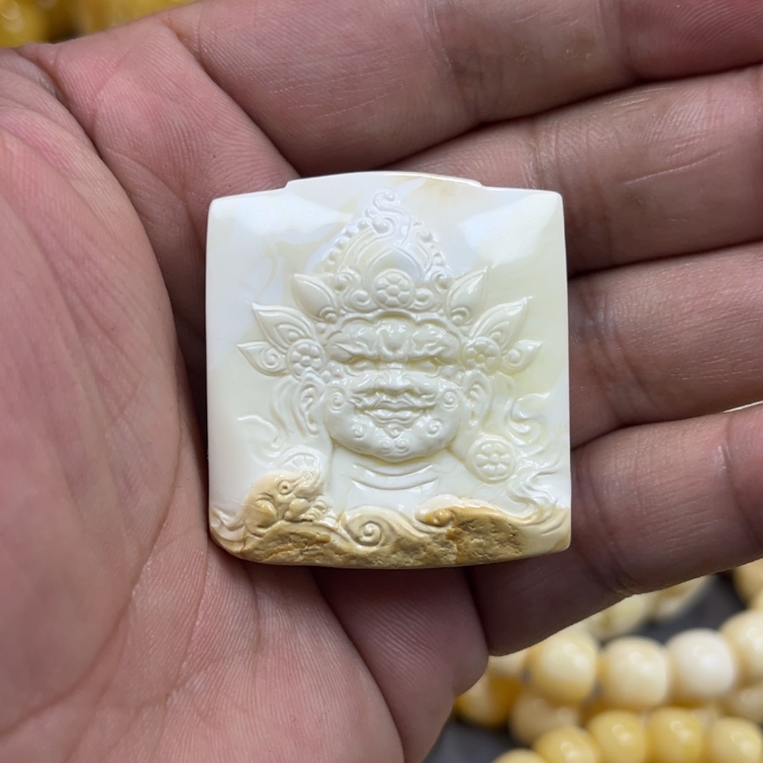 手串琥珀未镶嵌瓷白黄财神
