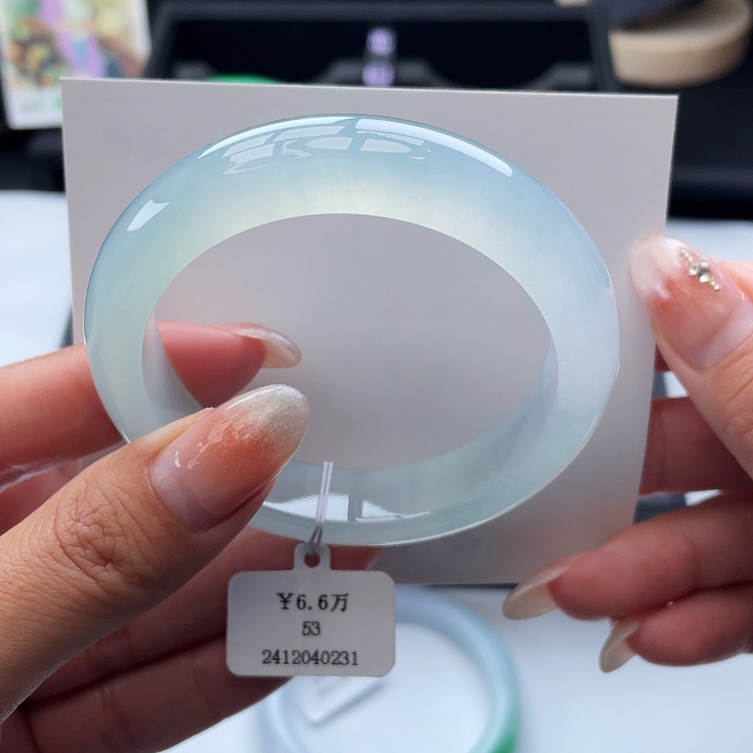 翡翠手镯未镶嵌53圈