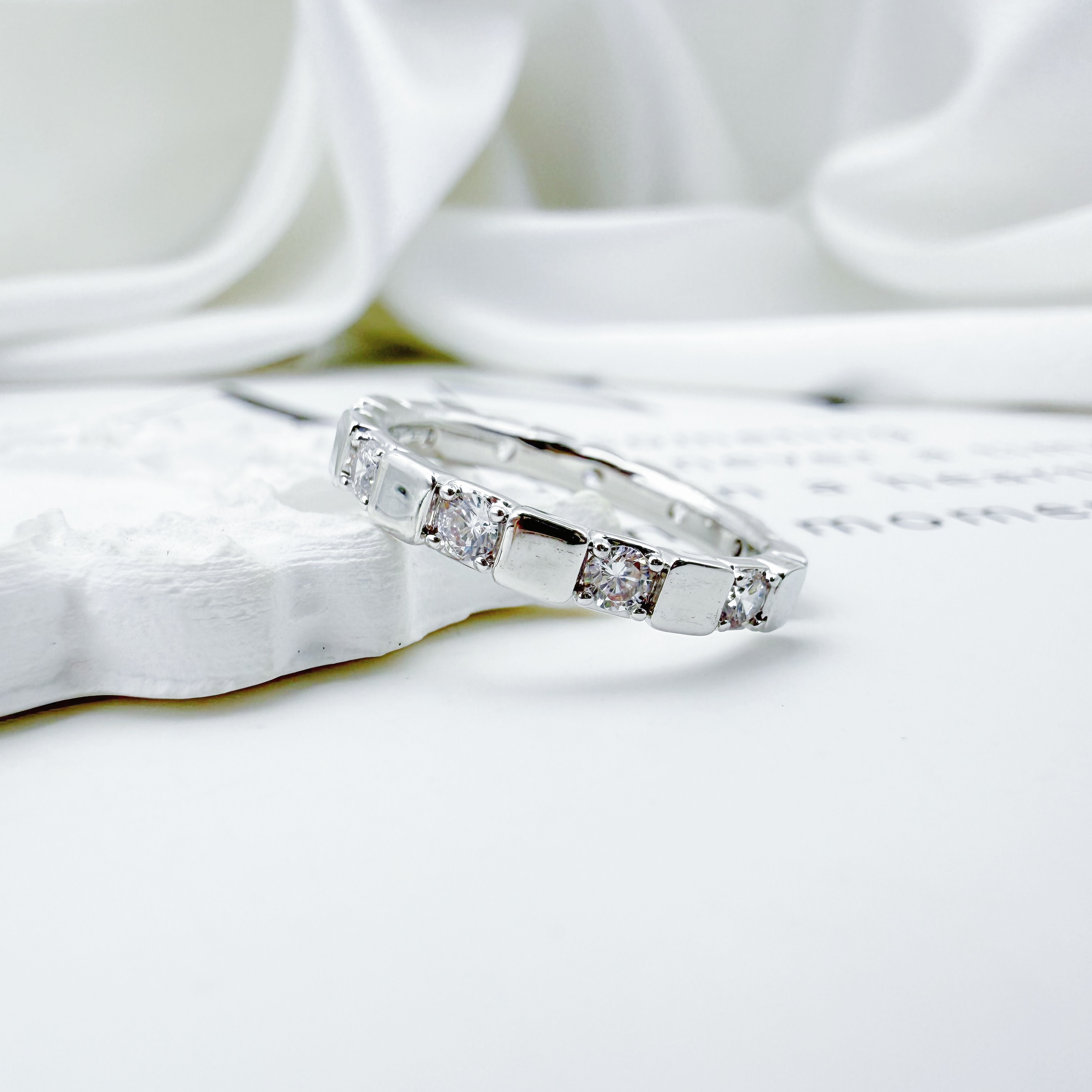 铜合金合成锆石戒指 XL7-1403轻奢时尚简约银色戒指