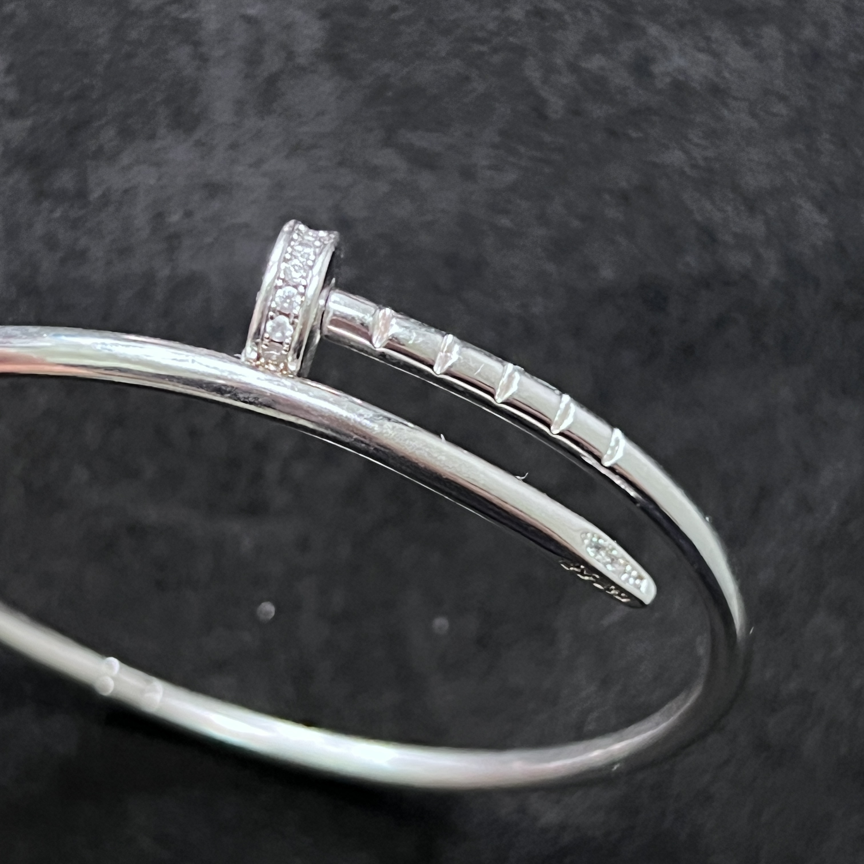 【梵璇珠宝】18K 头尾钻钉子手镯k白