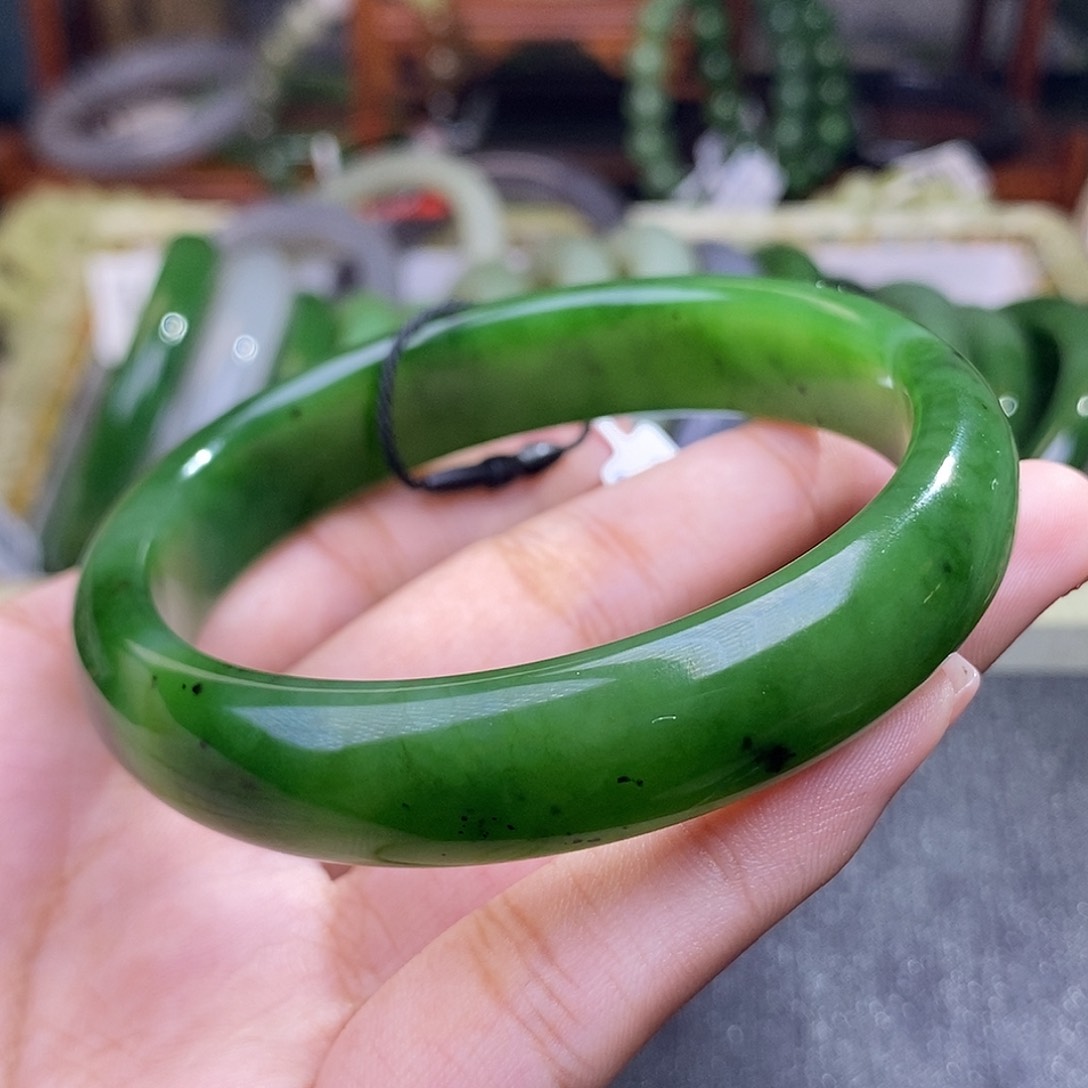和田玉福利价老矿碧玉辣绿手镯61未镶嵌