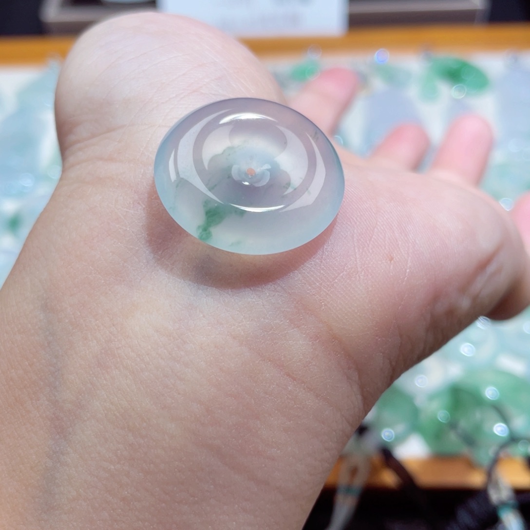 颈饰未镶嵌翡翠平安扣