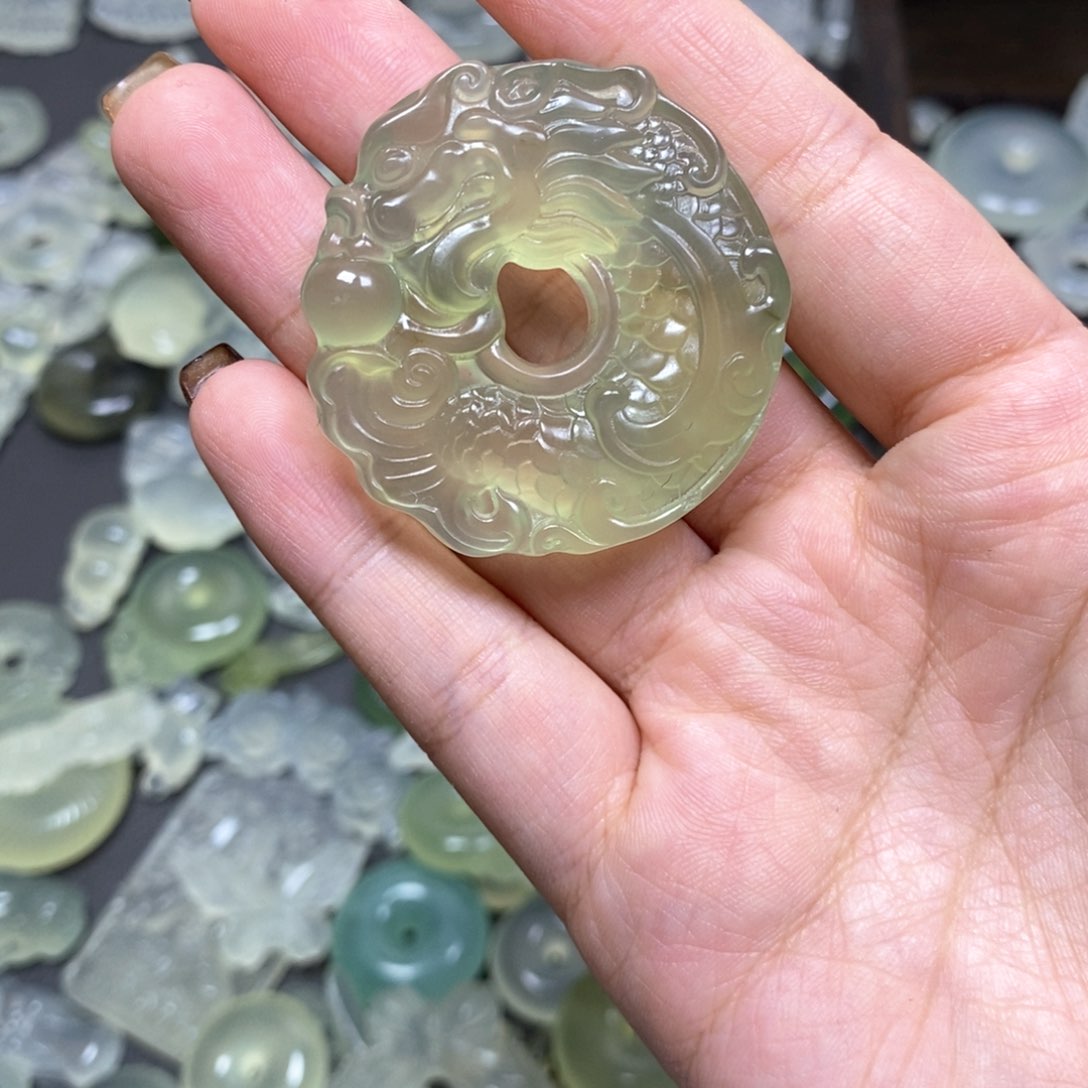 未镶嵌蛇纹石玉颈饰
