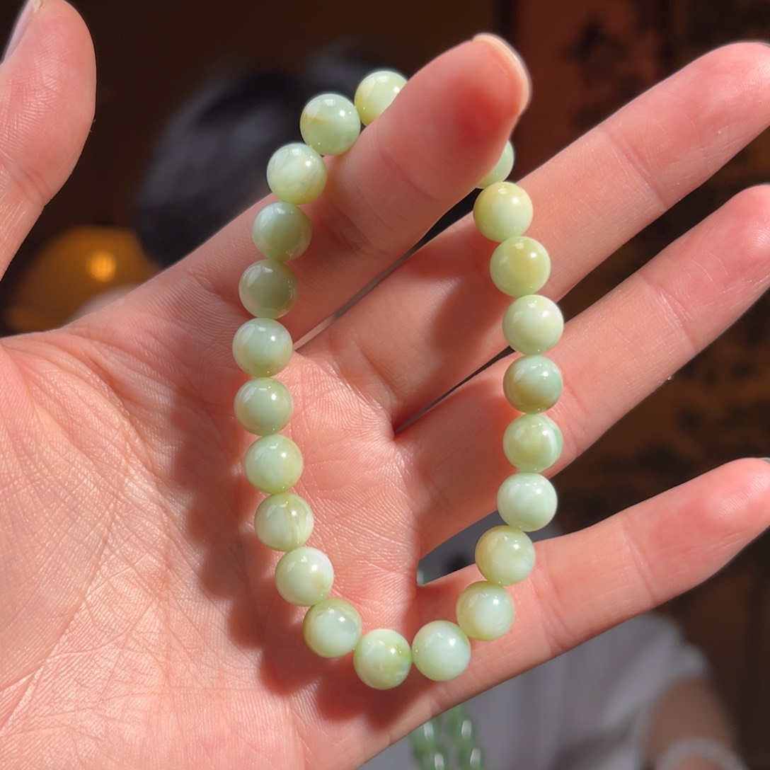 手串未镶嵌和田玉黑羊洞薄荷绿带糖8mm295