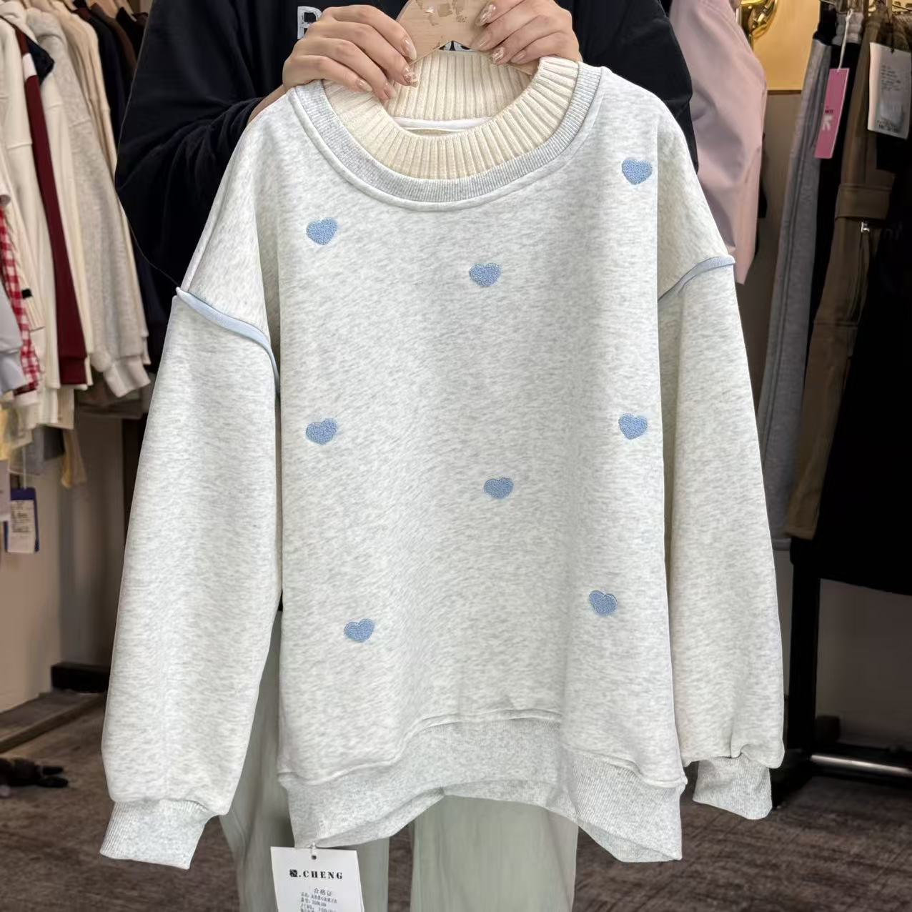 82528 K188 童装秋冬加绒加厚爱心毛衣领拼接圆领卫衣