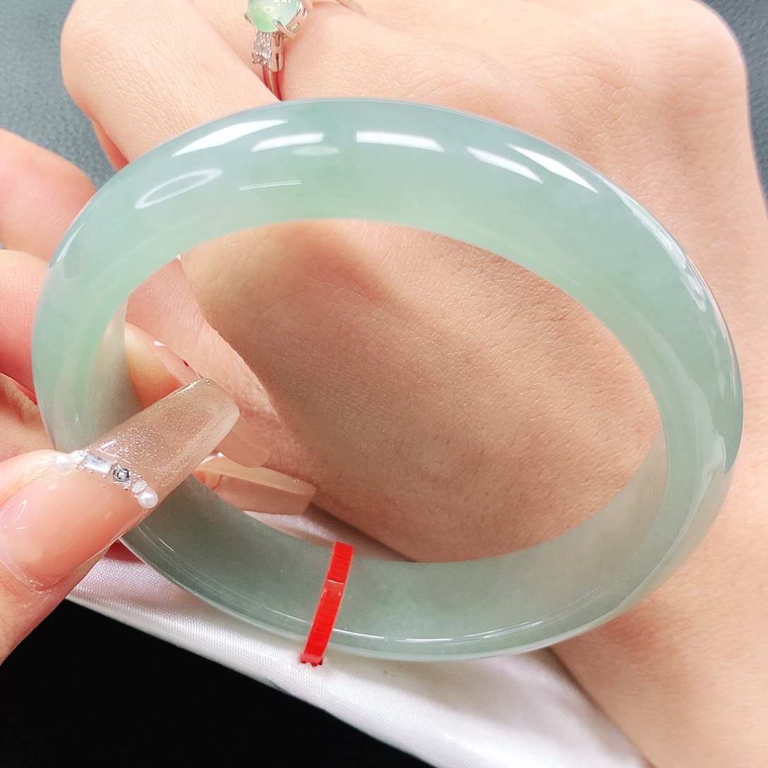 翡翠手镯未镶嵌59圈