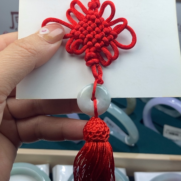 翡翠颈饰未镶嵌平安扣