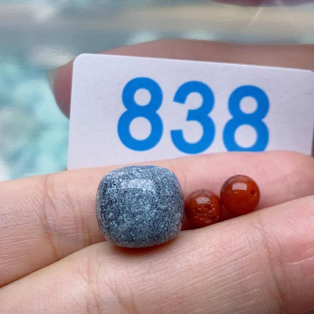 晓***宇南红玛瑙未镶嵌珠宝奇石