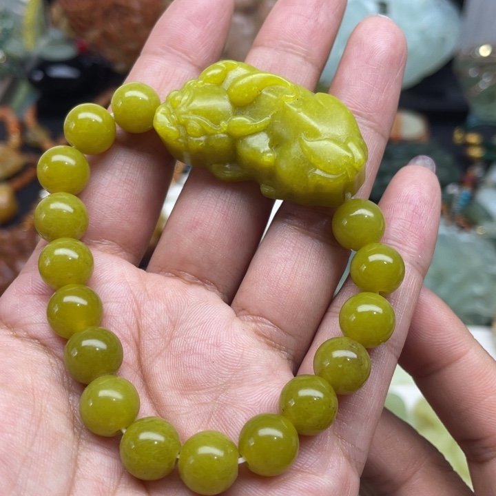 蛇纹石玉未镶嵌颈饰