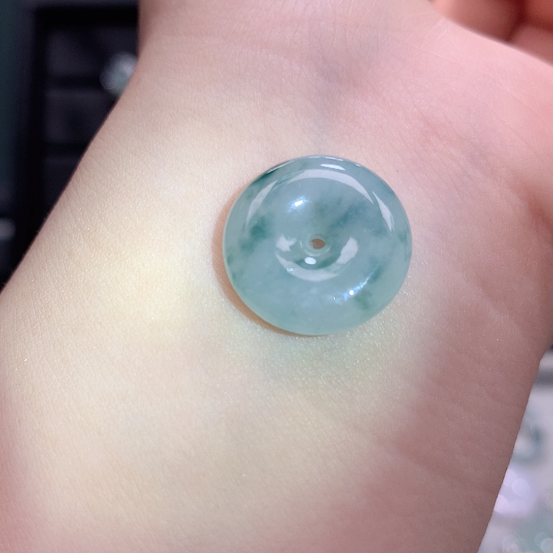 翡翠挂件未镶嵌平安扣