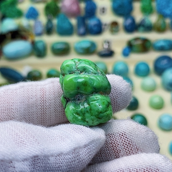 绿松石配饰未镶嵌