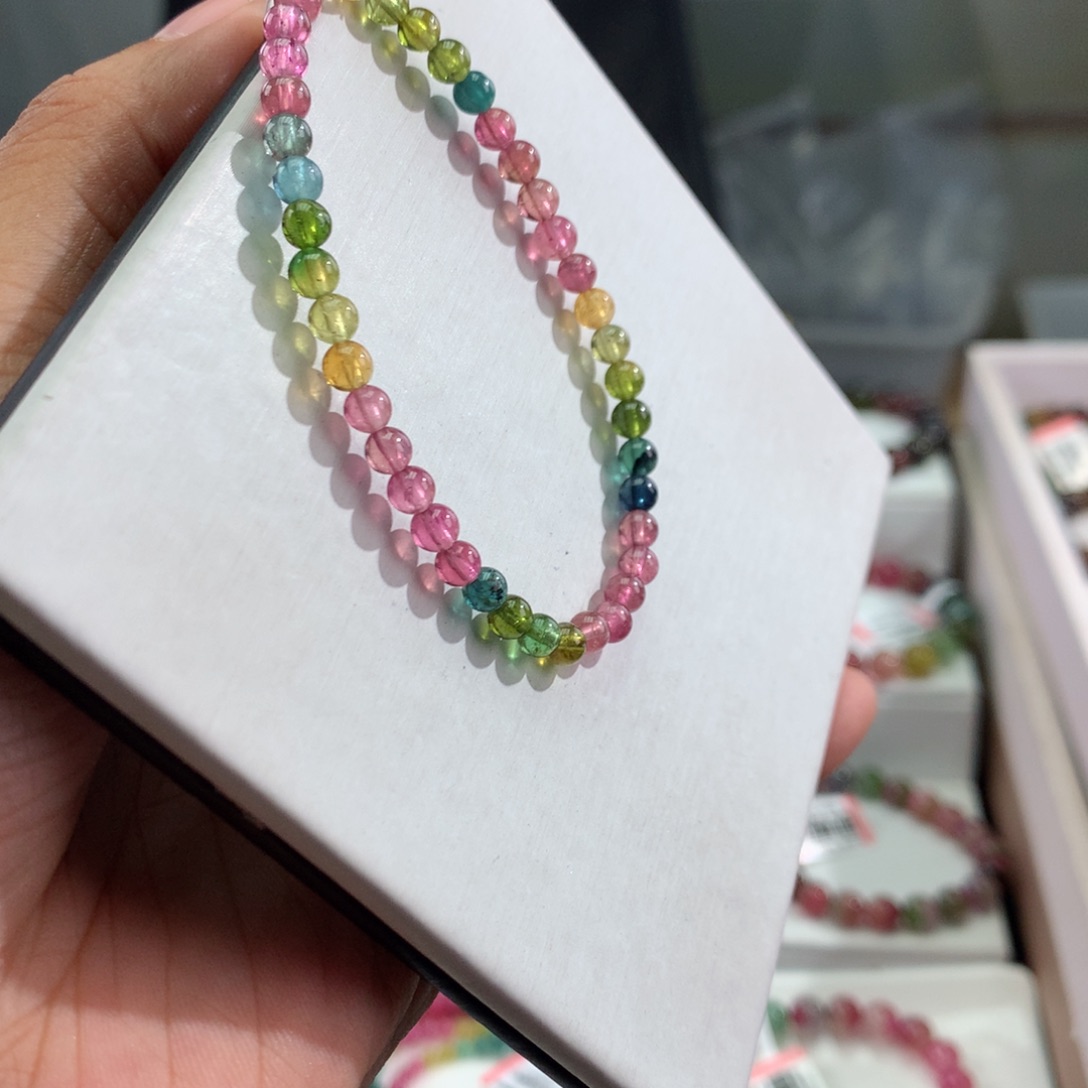 碧玺手链未镶嵌    4.4mm。    