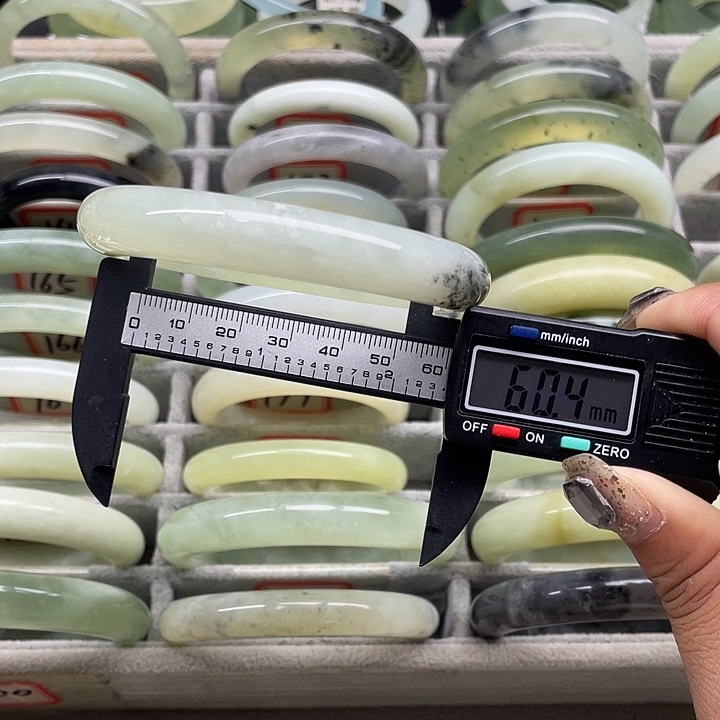 蛇纹石玉未镶嵌手镯194