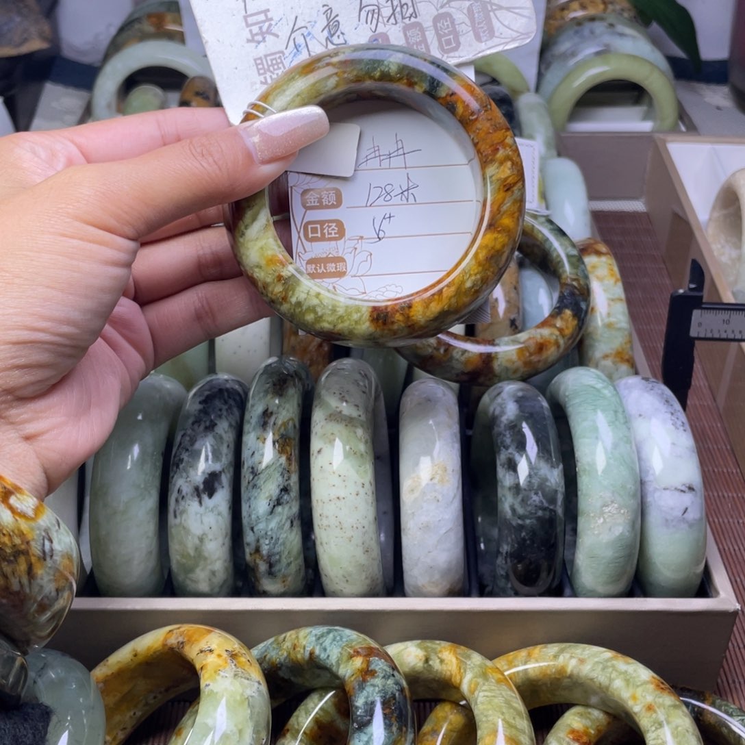 冉***冉蛇纹石玉未镶嵌手镯