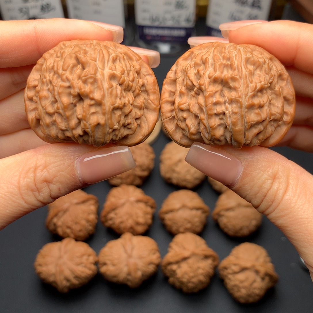 文玩核桃吊坠43球白