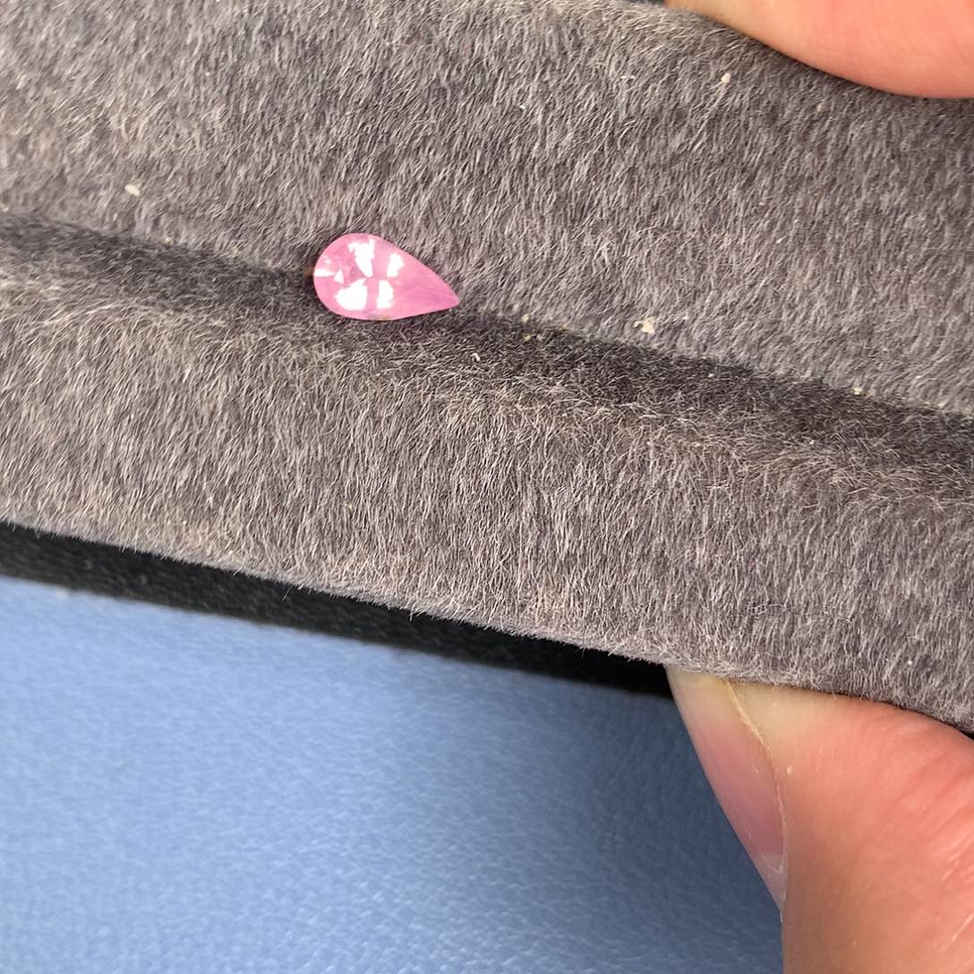 尖晶石裸石未镶嵌75分 无烧 奶盖