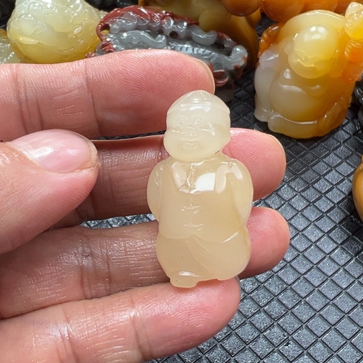 石英质玉（黄龙玉）颈饰未镶嵌