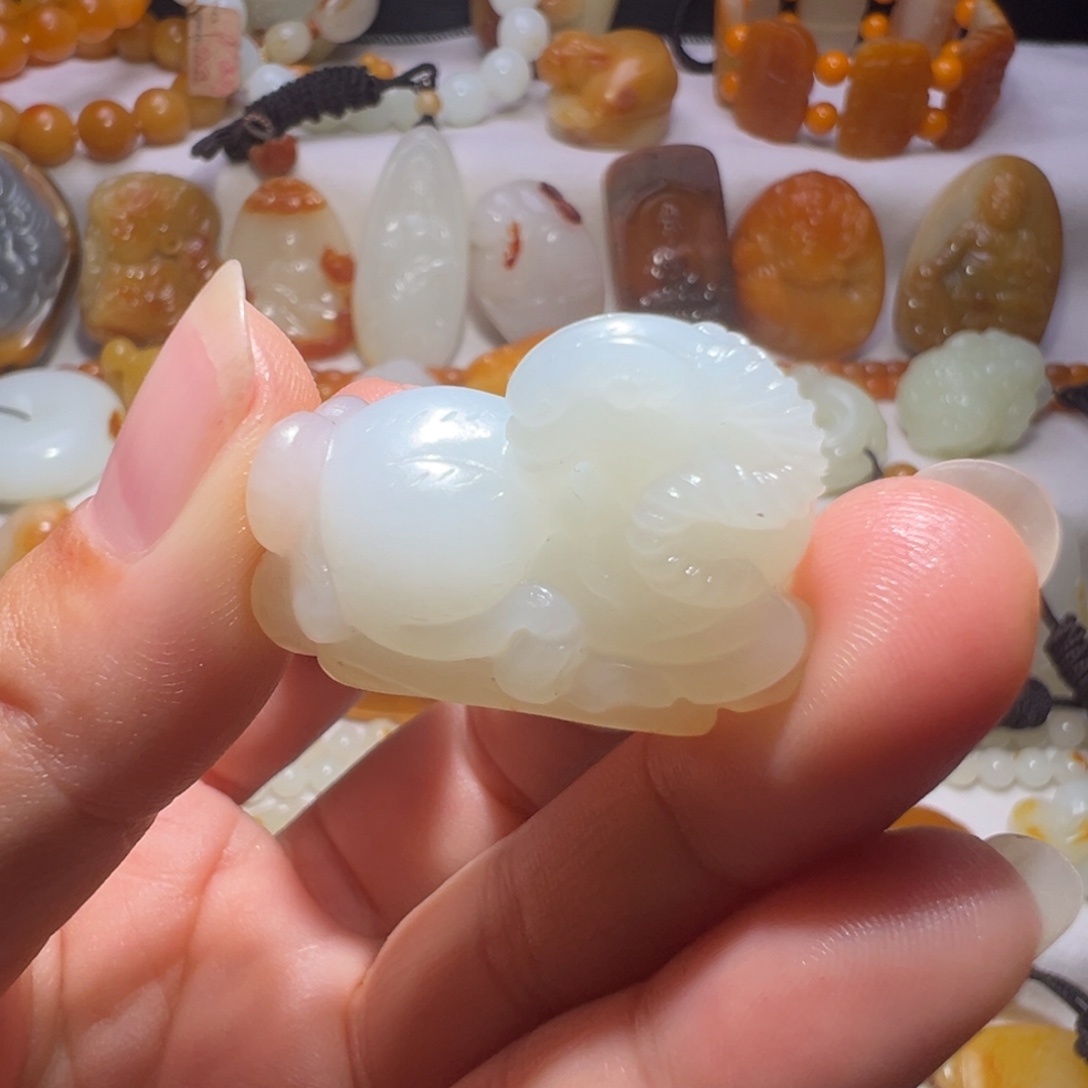 人***途和田玉未镶嵌挂件