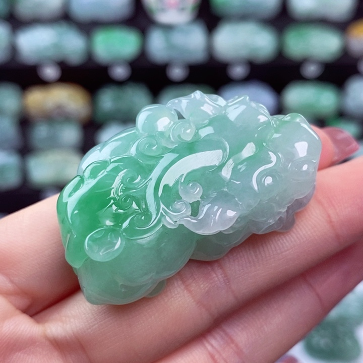 翡翠颈饰未镶嵌天然