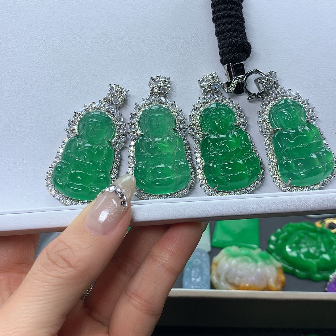 翡翠颈饰未镶嵌翡翠