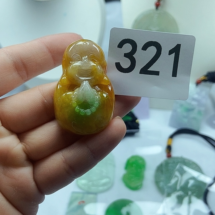 翡翠吊坠(赠链)未镶嵌