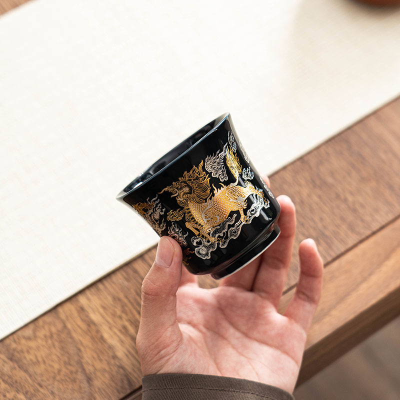 G1314-黑底描金麒麟品茗杯GBY