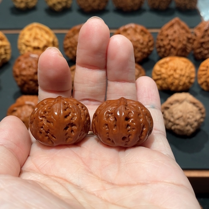 文玩核桃吊坠十*。手捻515