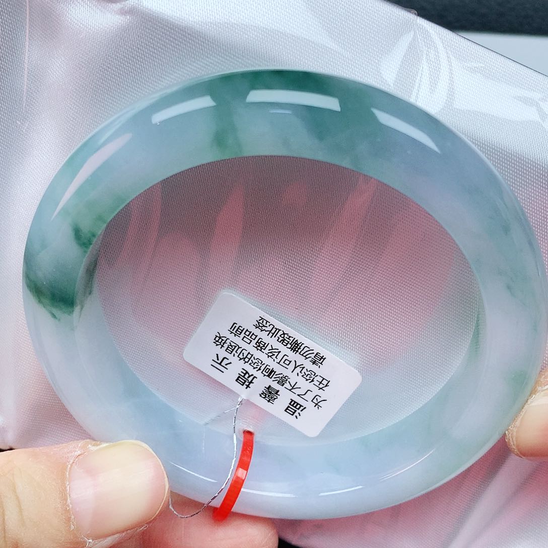 翡翠手镯未镶嵌56圈
