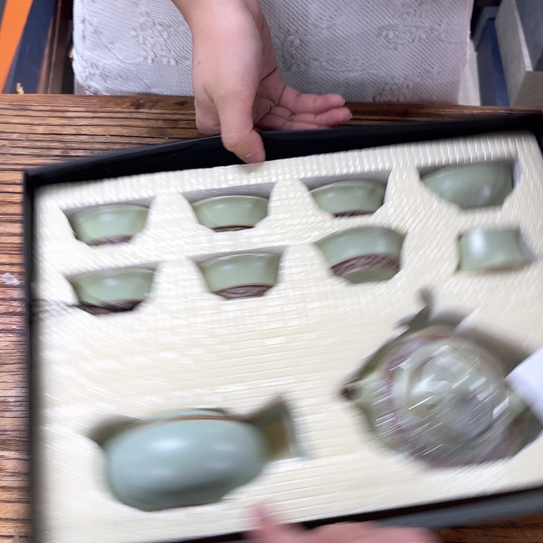 孤品茶具套装等。            