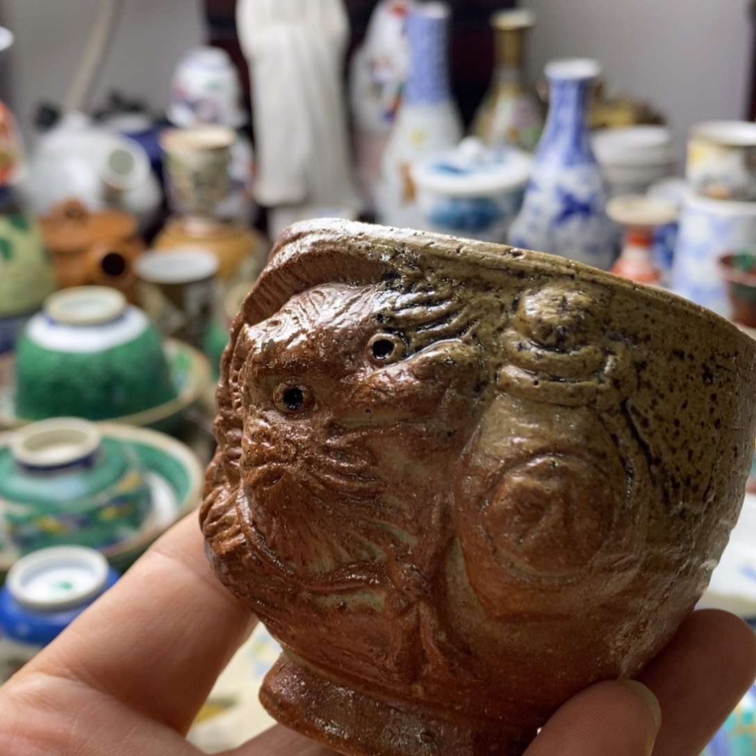 瓷片一天只喝一点奶茶和两块奶茶