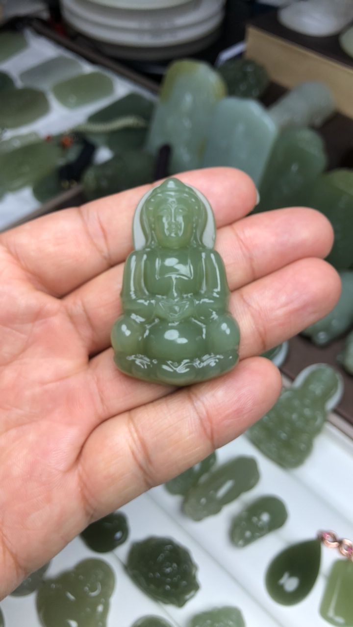 和田玉冰湖水观音